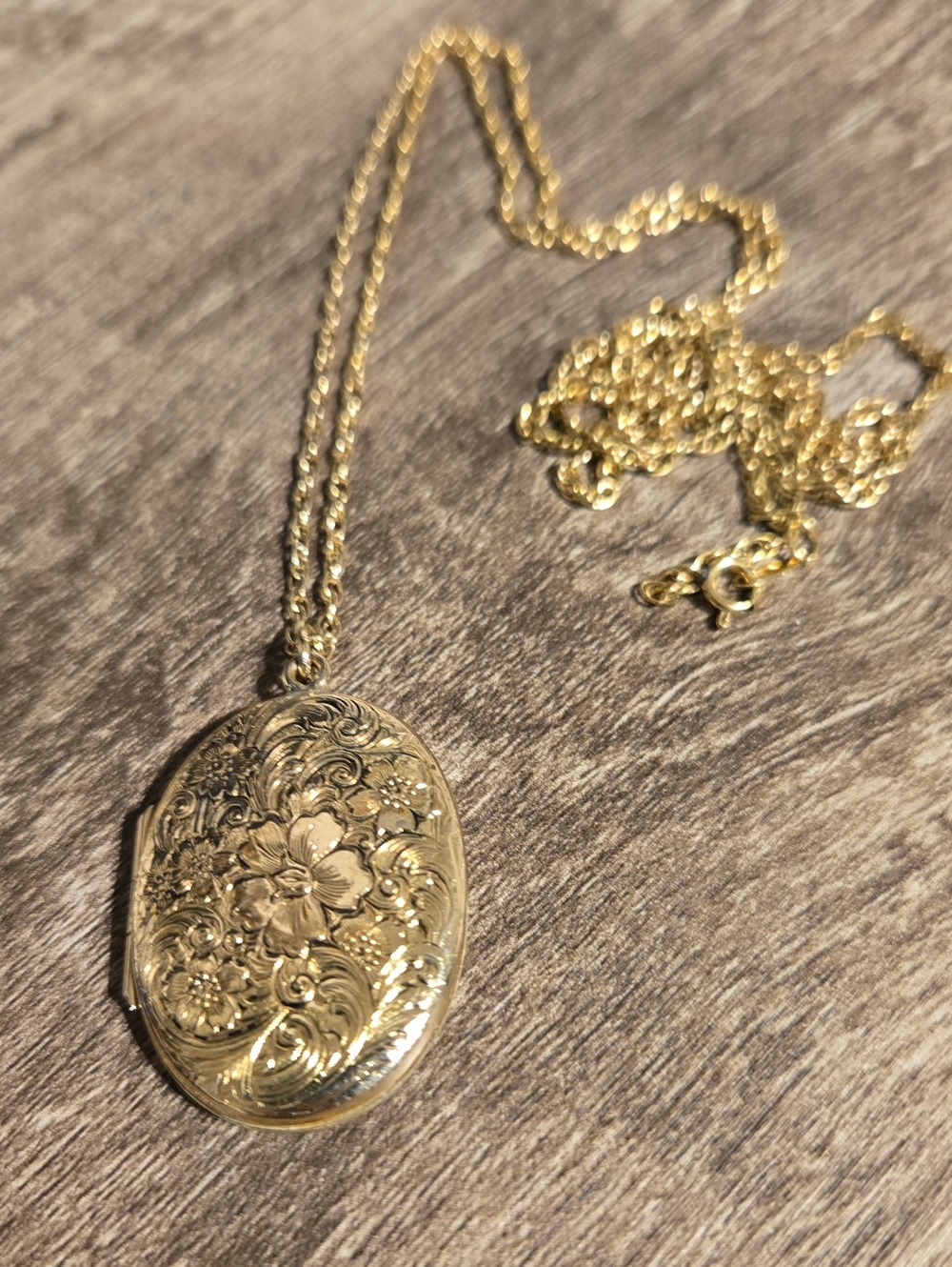 Vintage 1/20 12K Gold Filled Oval Floral Locket Necklace – 30" Rope Chain